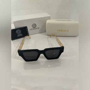 🔴firm price! New fashion black and gold sunglasses
